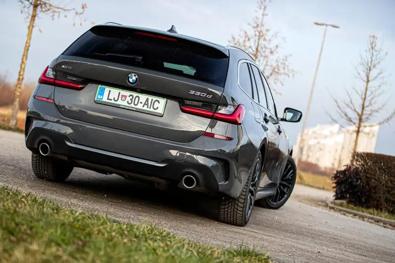 BMW 3 Serisi 3 Serisi Touring 330d xDrive Standart 6