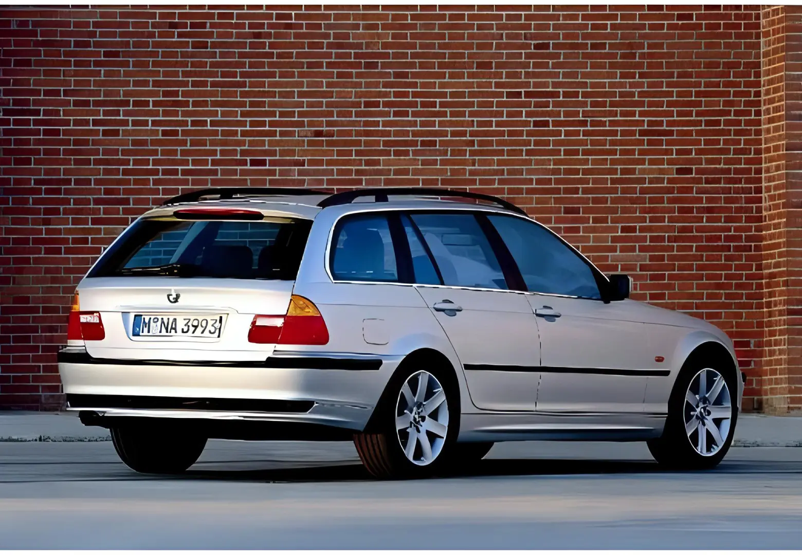 BMW 3 Serisi 3 Serisi Touring 330xi Standart 1