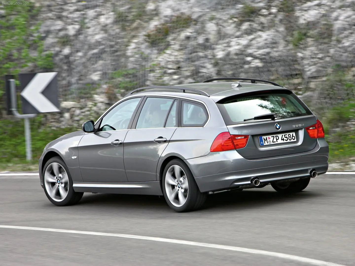 BMW 3 Serisi 3 Serisi Touring 330xi Standart 6