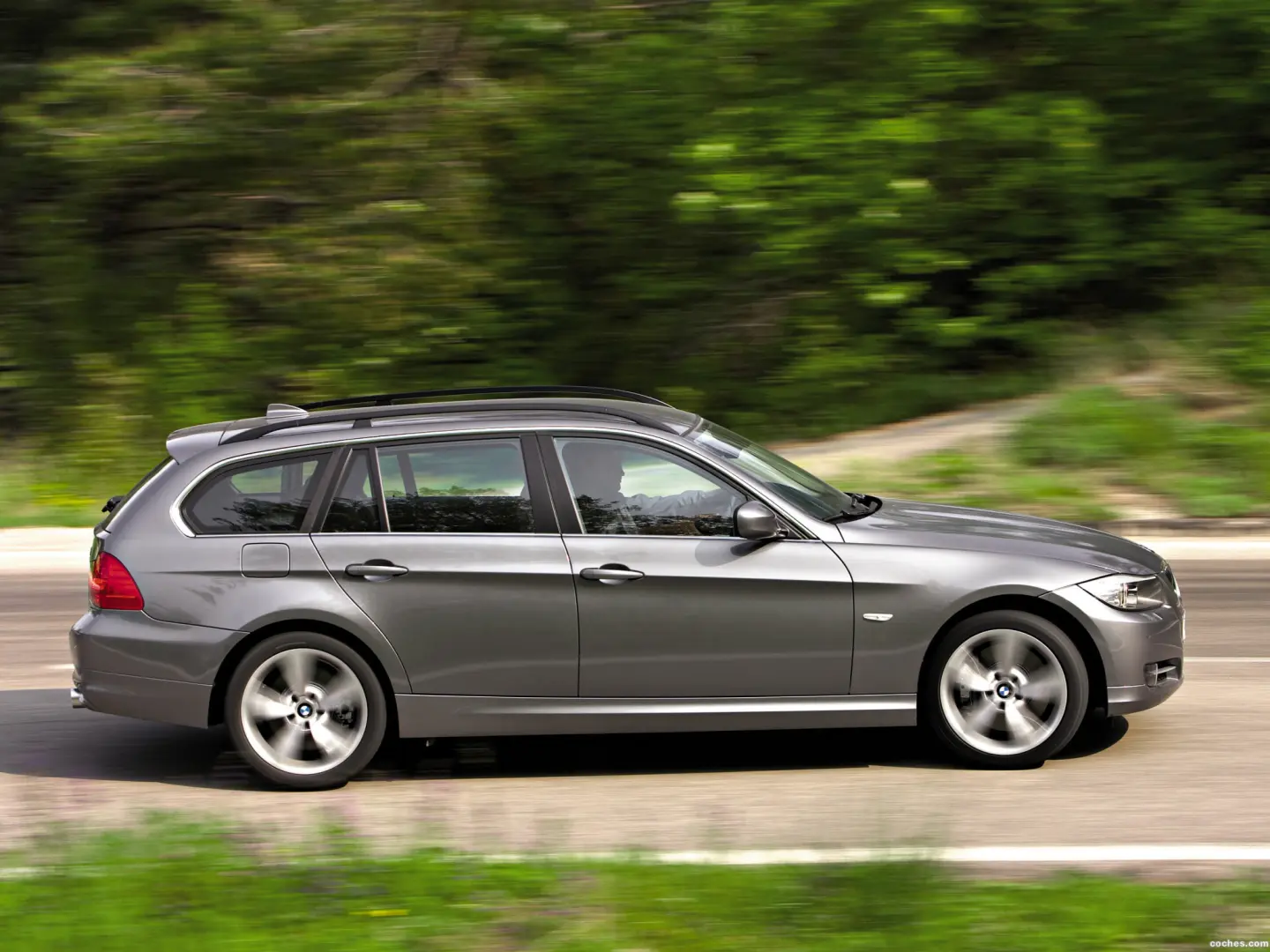 BMW 3 Serisi 3 Serisi Touring 330xi Standart 4