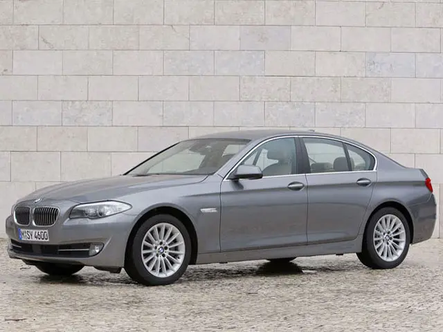 BMW 5 Serisi 5 Serisi 523i Standart 3