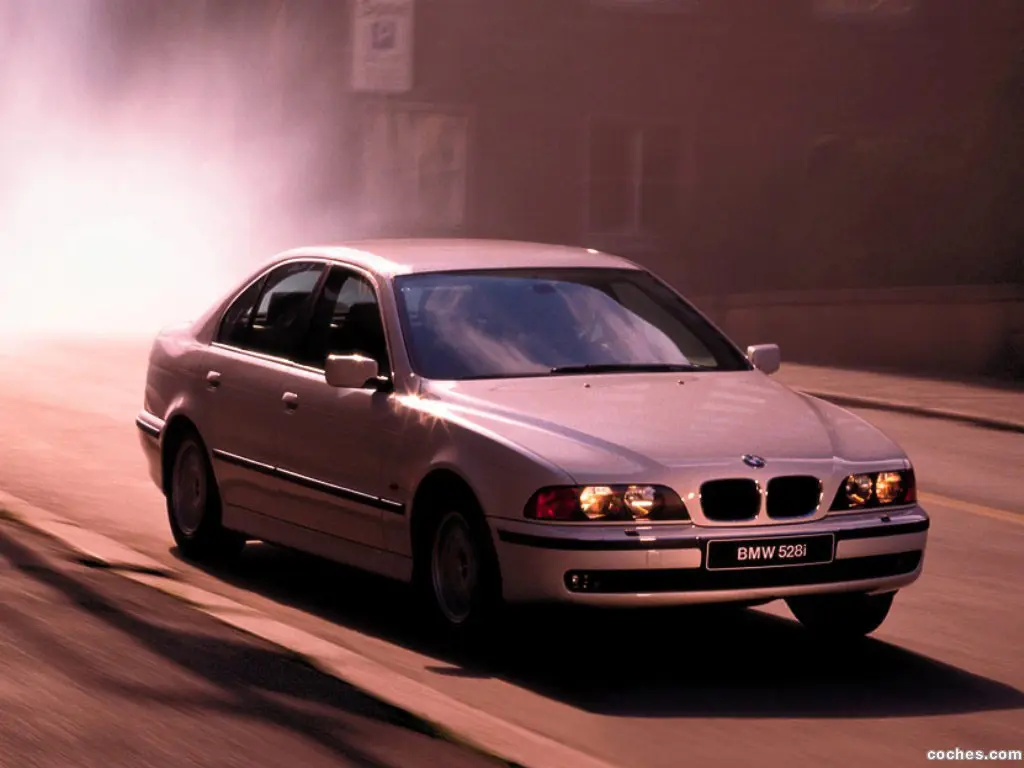 BMW 5 Serisi 5 Serisi 528i Standart 5