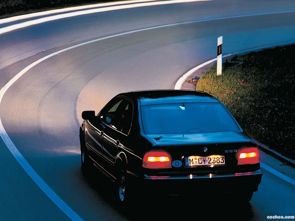 BMW 5 Serisi 5 Serisi 528i Standart 7