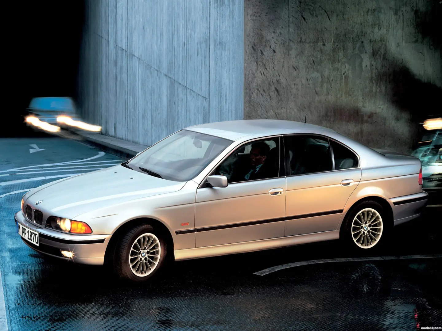 BMW 5 Serisi 5 Serisi 540i Standart 2