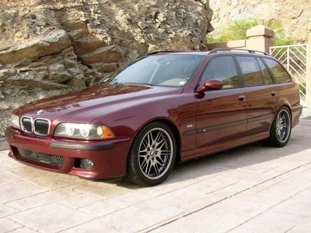 BMW 5 Serisi 5 Serisi 540i Standart 5