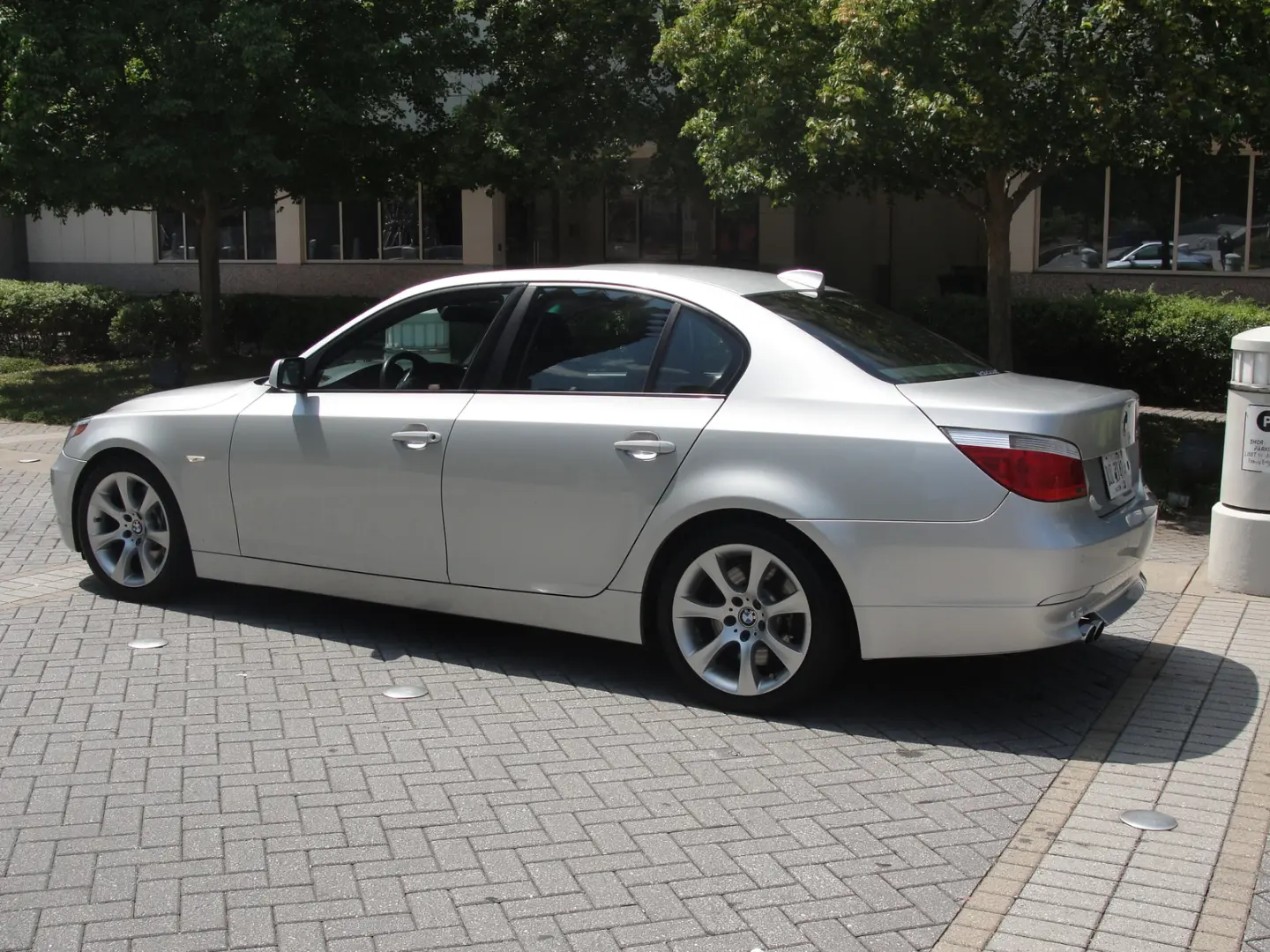 BMW 5 Serisi 5 Serisi 550i Standart 3