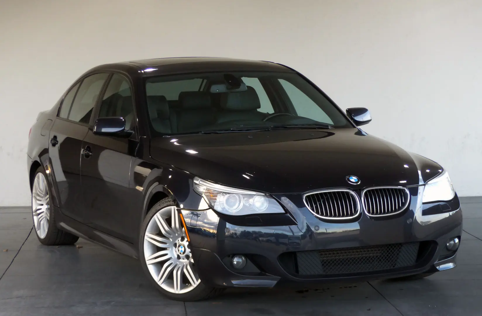 BMW 5 Serisi 5 Serisi 550i Standart 6