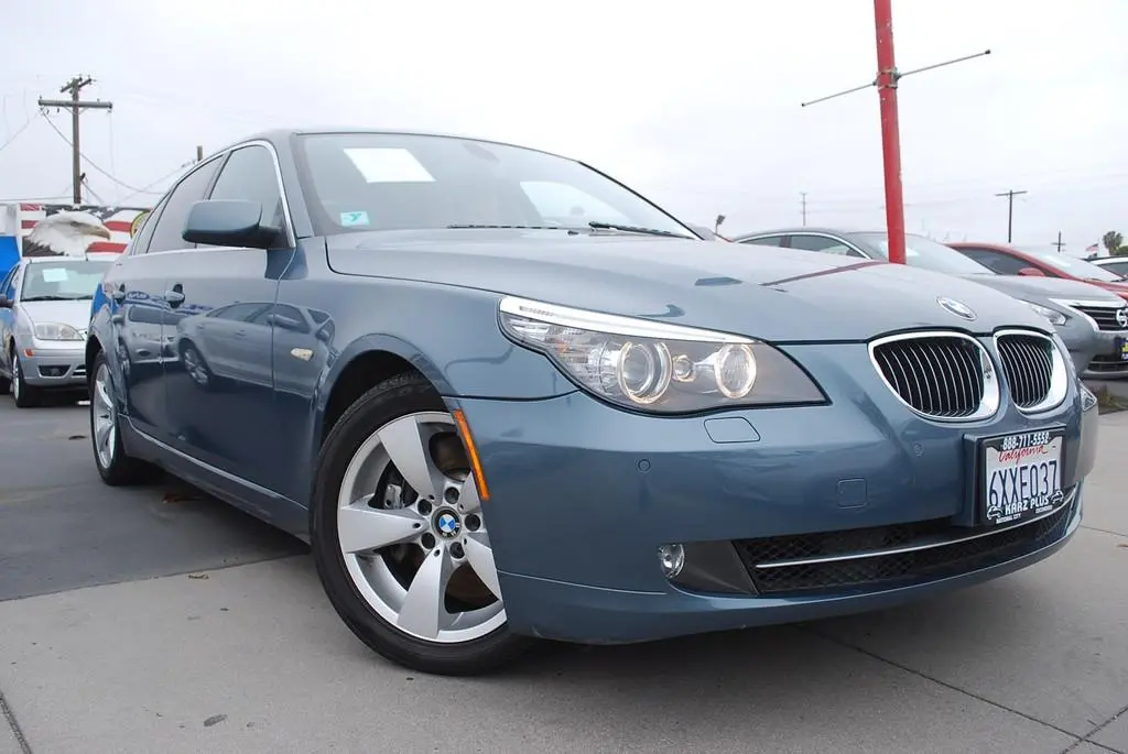 BMW 5 Serisi 5 Serisi 550i Standart 7