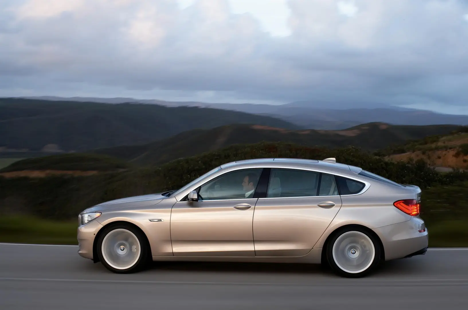 BMW 5 Serisi 5 Serisi Gran Turismo 550i Standart 2