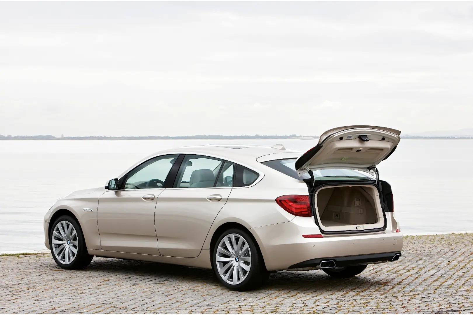 BMW 5 Serisi 5 Serisi Gran Turismo 550i Standart 4