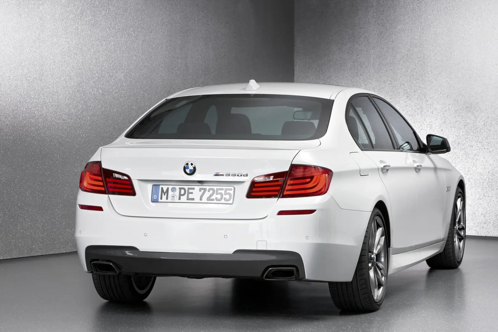 BMW 5 Serisi 5 Serisi M550d xDrive Standart 5