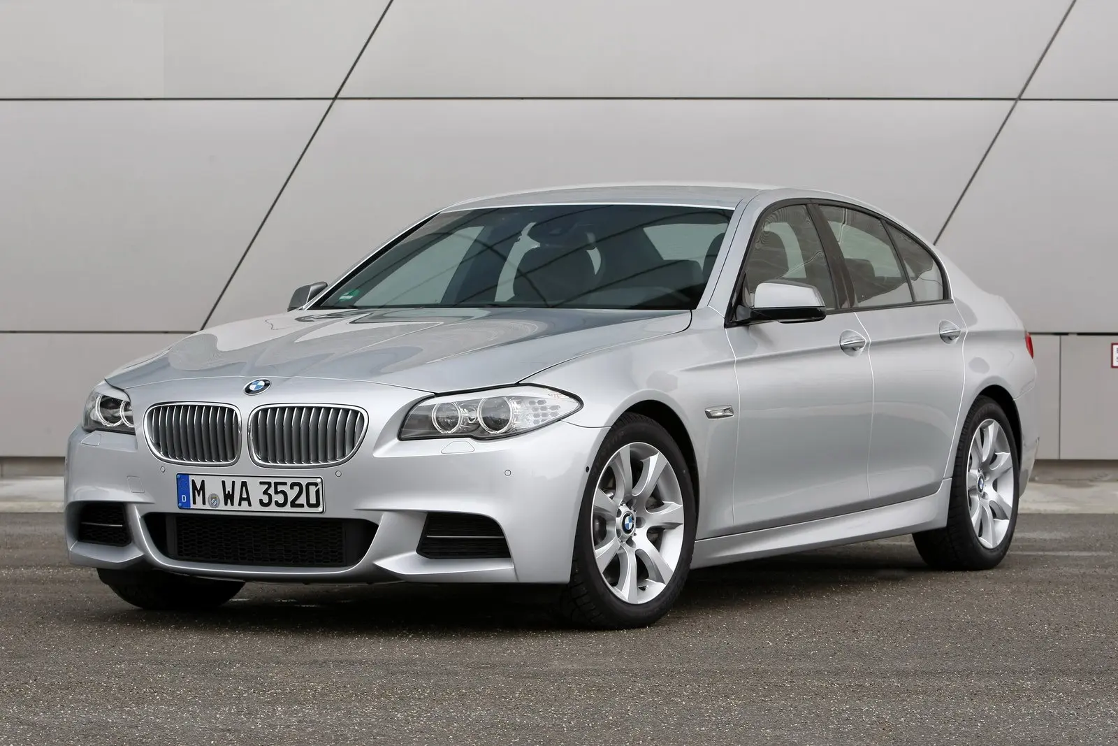 BMW 5 Serisi 5 Serisi M550d xDrive Standart 3
