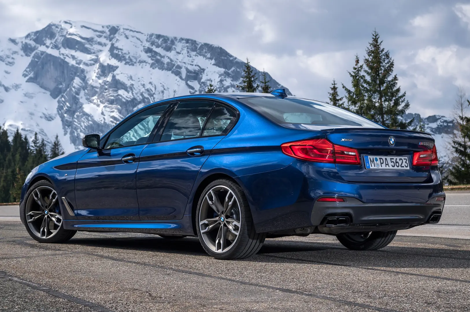 BMW 5 Serisi 5 Serisi M550i xDrive Pure 4