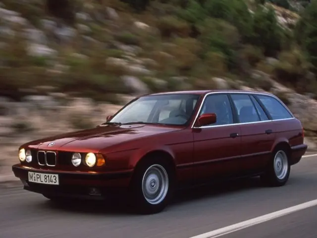 BMW 5 Serisi 5 Serisi Touring 518i Standart 5