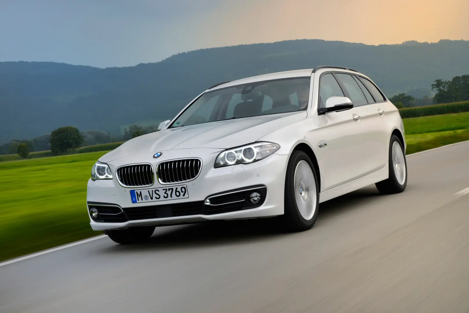 BMW 5 Serisi 5 Serisi Touring 520d Standart 2