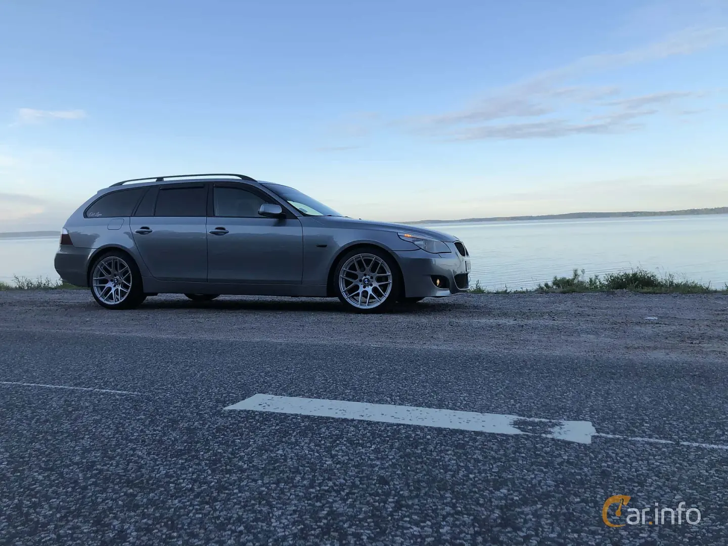 BMW 5 Serisi 5 Serisi Touring 523i Standart 6