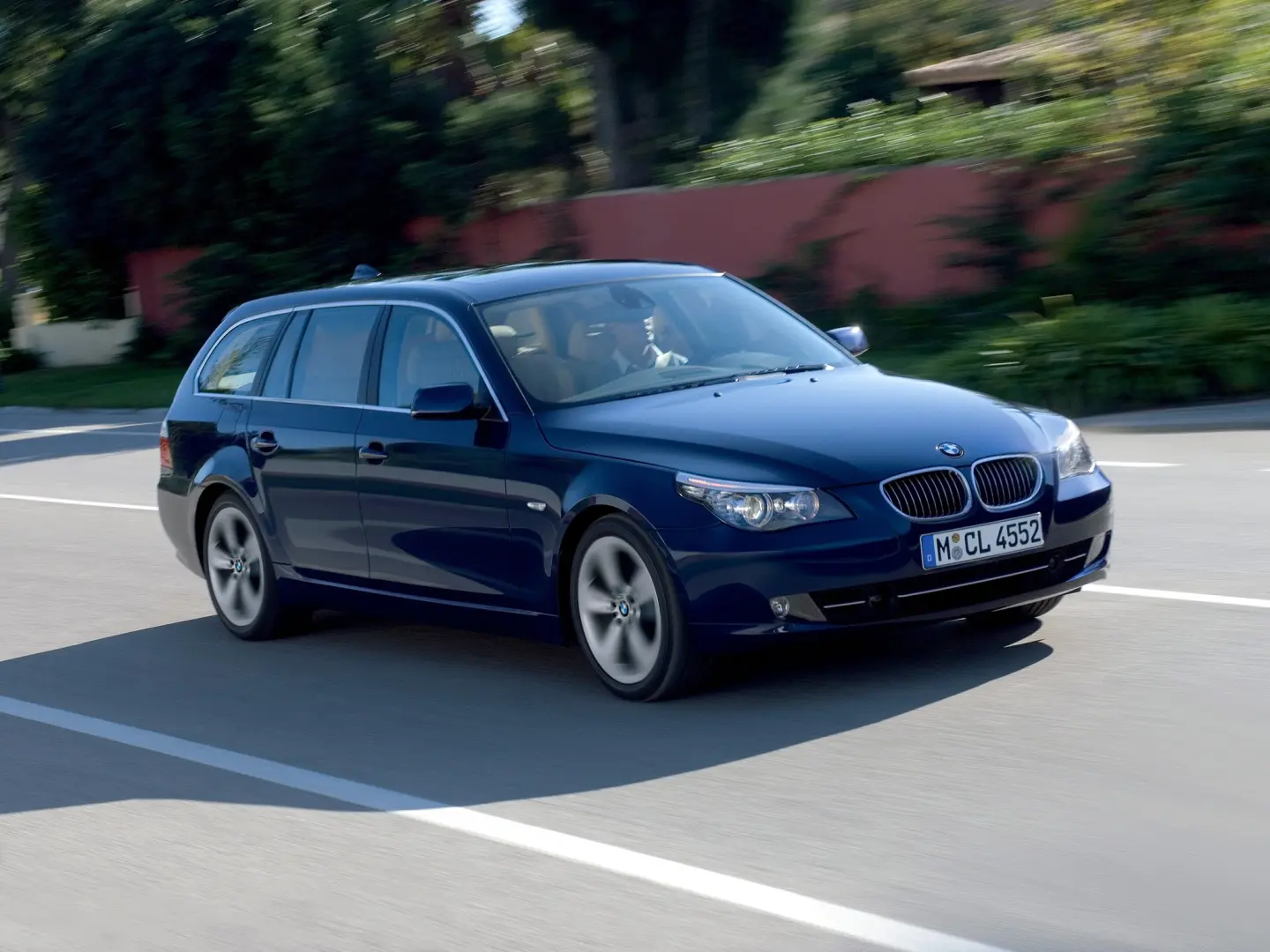 BMW 5 Serisi 5 Serisi Touring 525d Standart 1