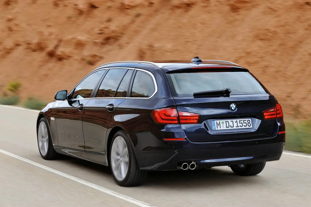 BMW 5 Serisi 5 Serisi Touring 525d xDrive Premium 1