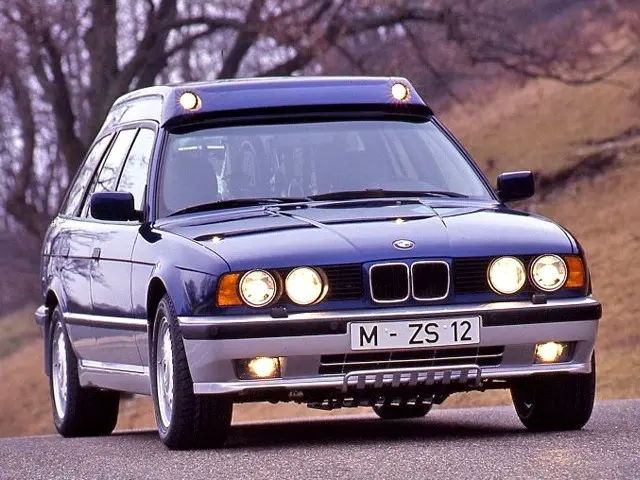 BMW 5 Serisi 5 Serisi Touring 525i Standart 1