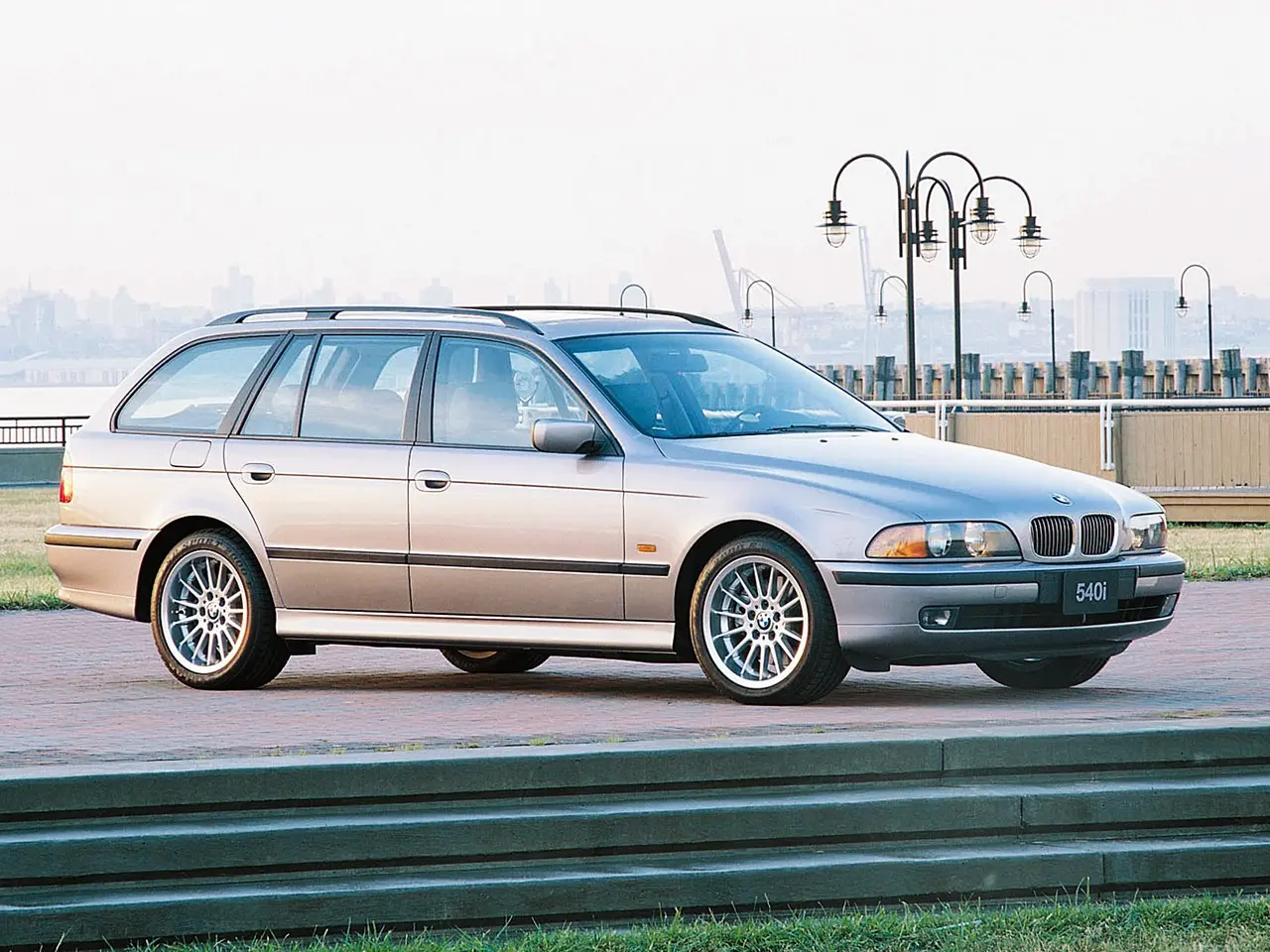 BMW 5 Serisi 5 Serisi Touring 528i Standart 4