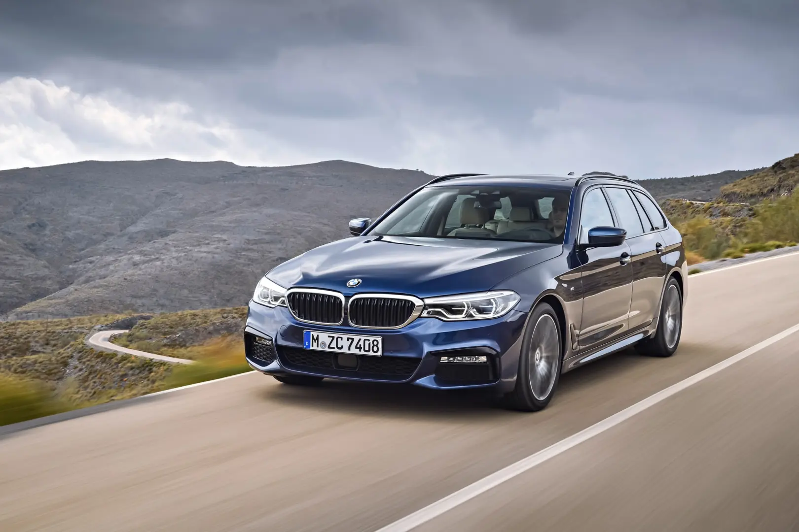 BMW 5 Serisi 5 Serisi Touring M550d xDrive Pure 4