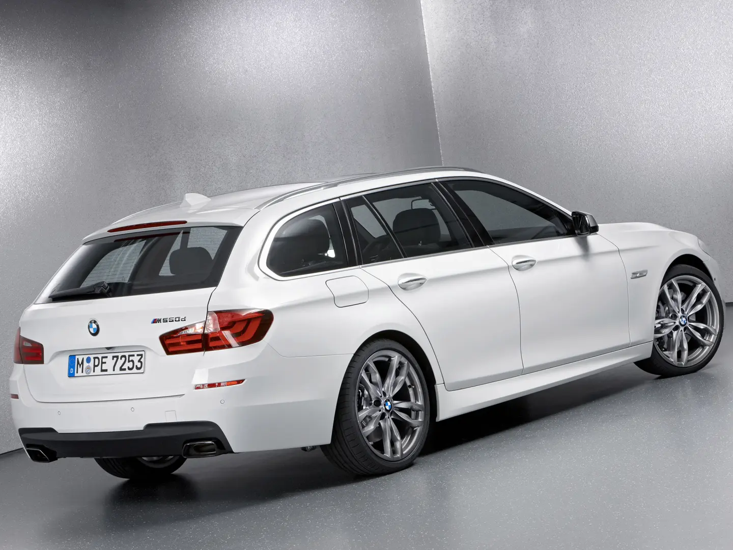 BMW 5 Serisi 5 Serisi Touring M550d xDrive Standart 1