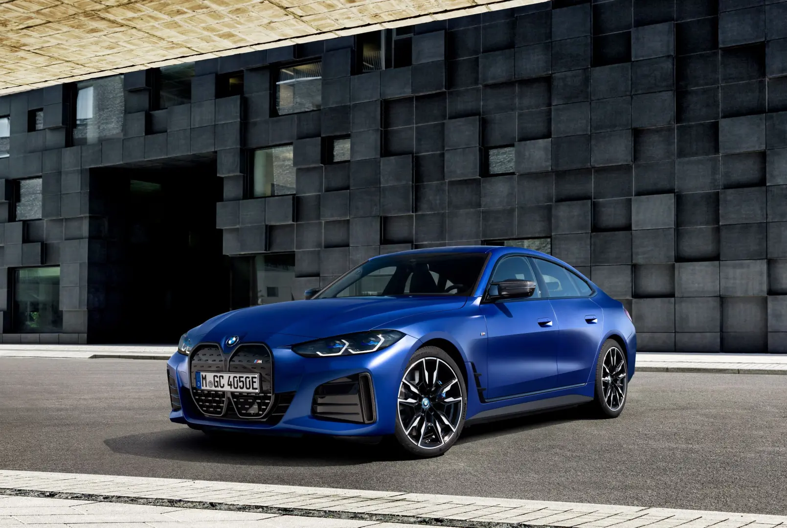 BMW i Serisi i Serisi i4 M50 M Performance 6