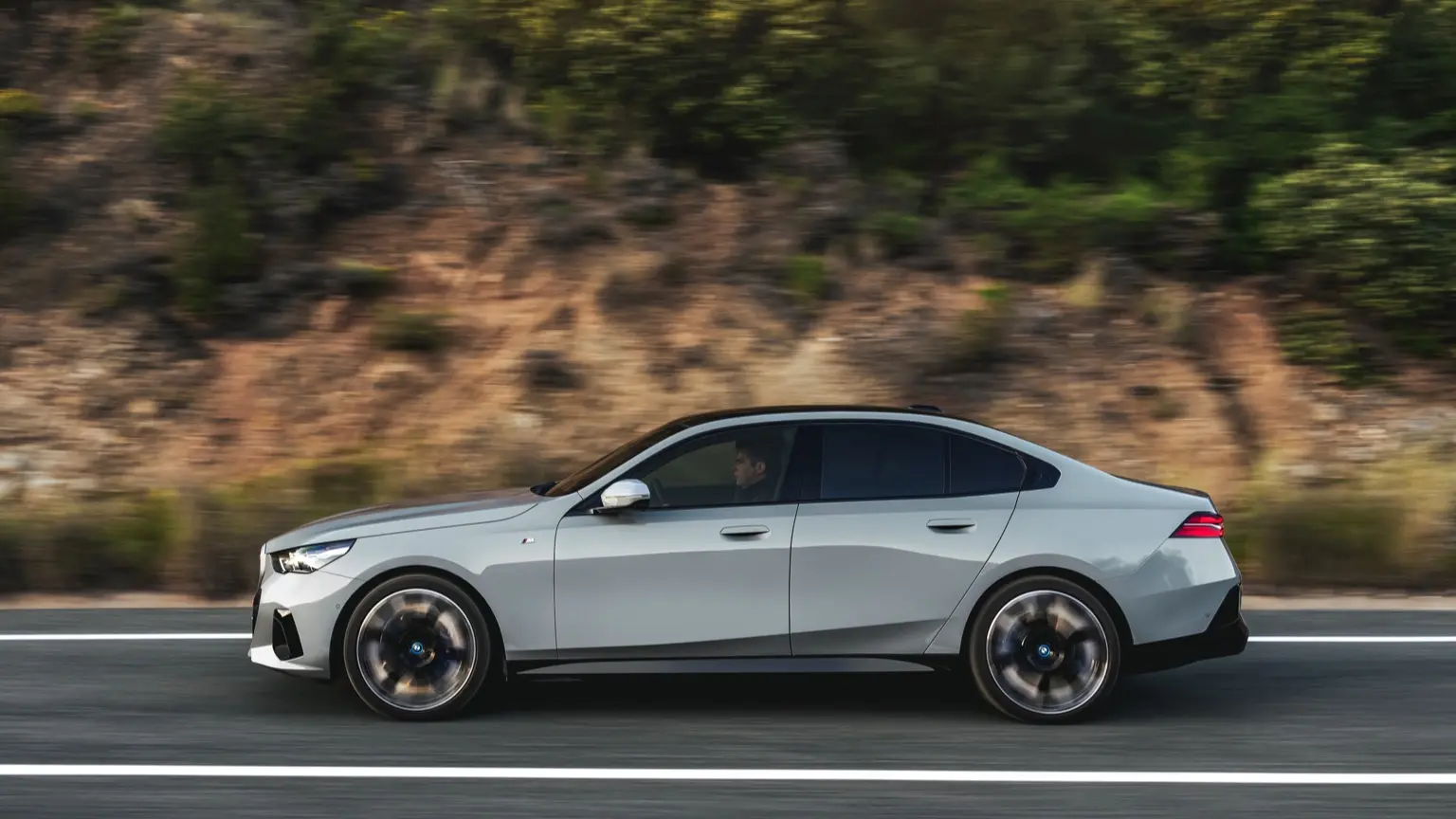 BMW  i5 xDrive40 M Sport 2