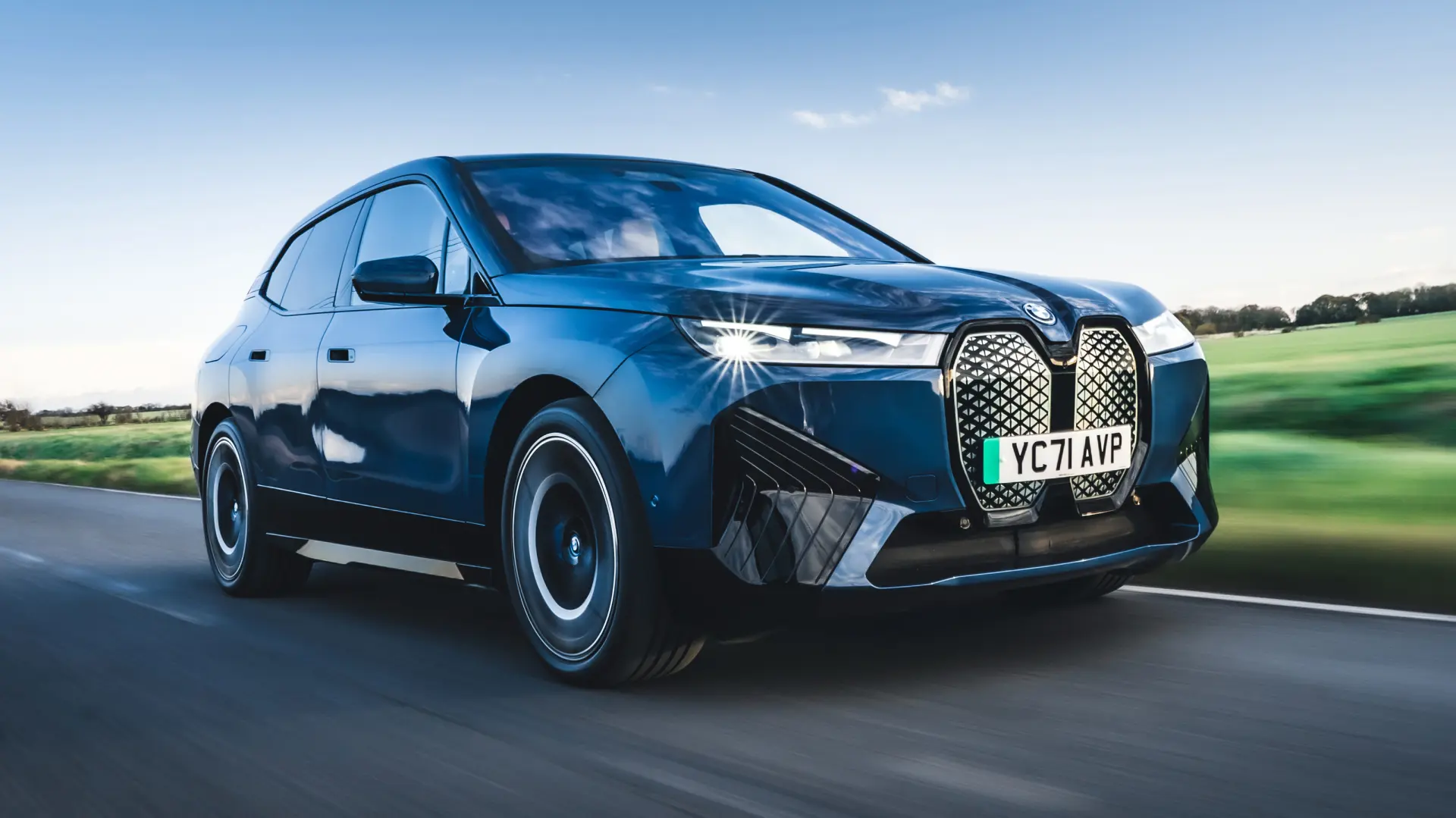 BMW  IX xDrive40 First Edition Sport 4