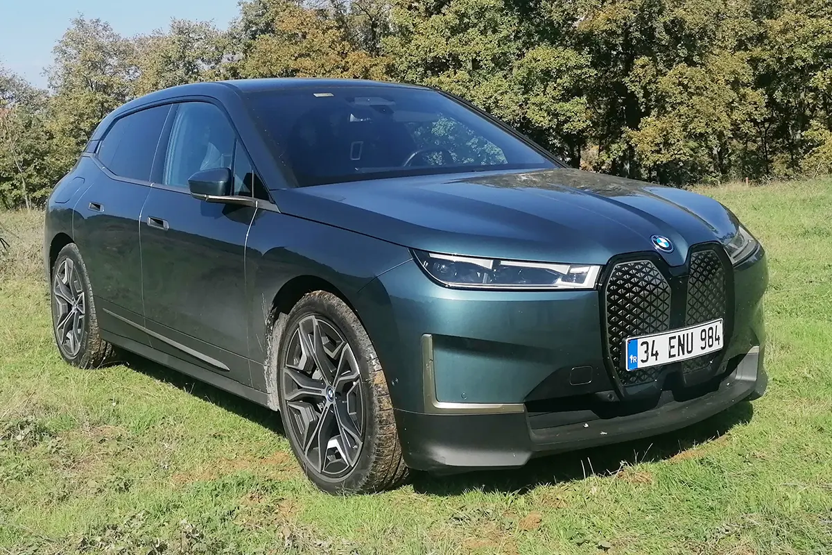 BMW  IX xDrive40 First Edition Sport 0