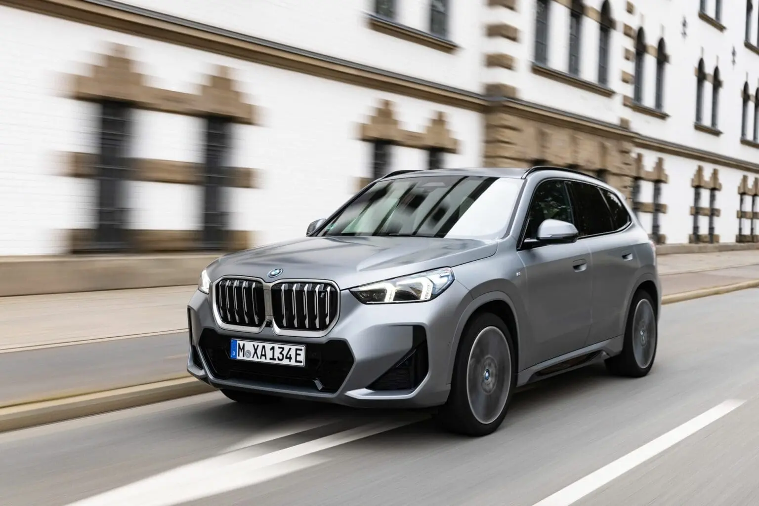 BMW  IX1 xDrive30 M Sport 6