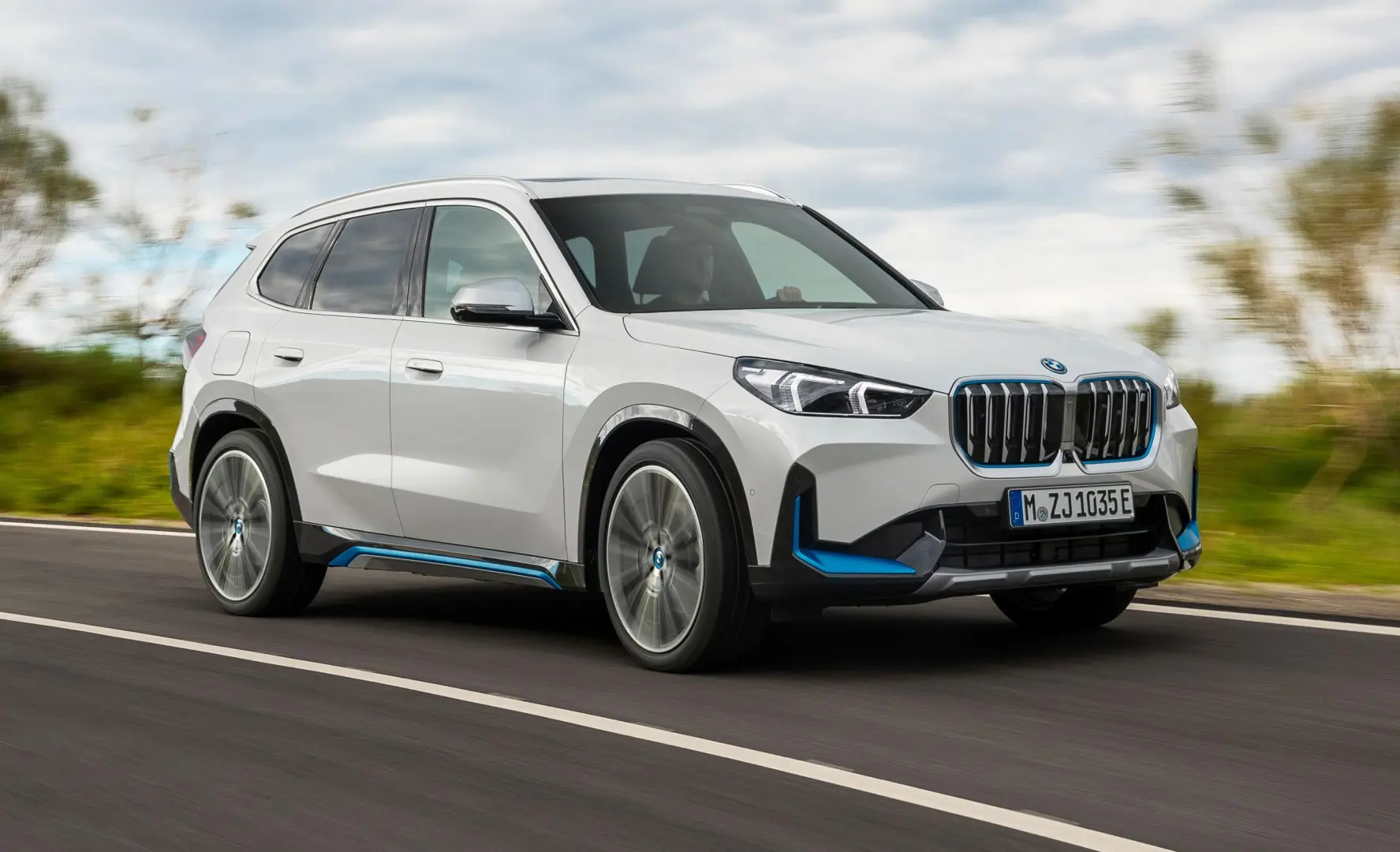 BMW  IX1 xDrive30 X Line 3