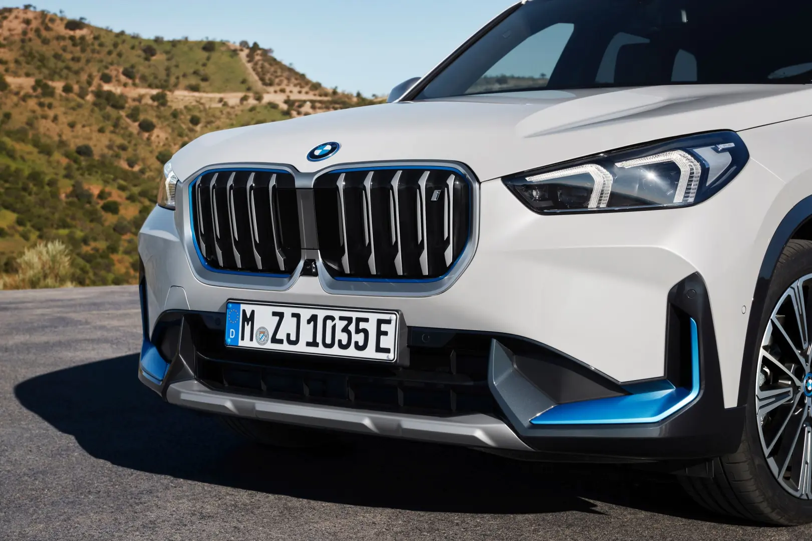 BMW  IX1 xDrive30 X Line 2