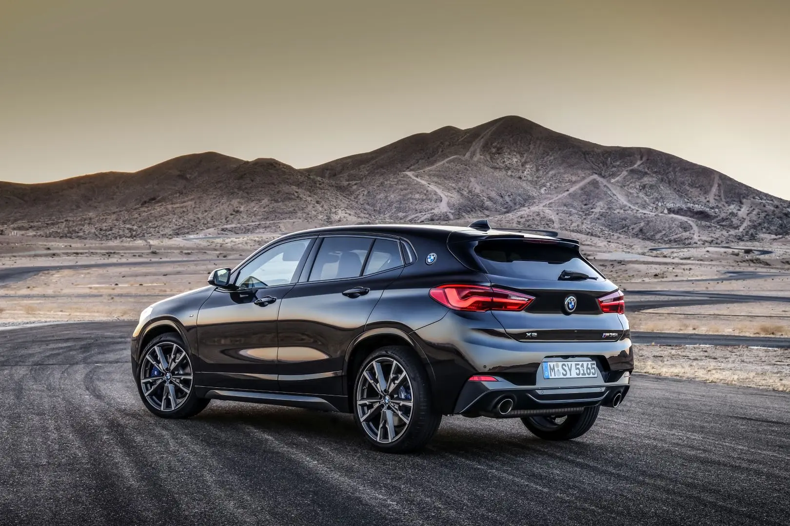 BMW  IX2 M Sport eDrive20 3
