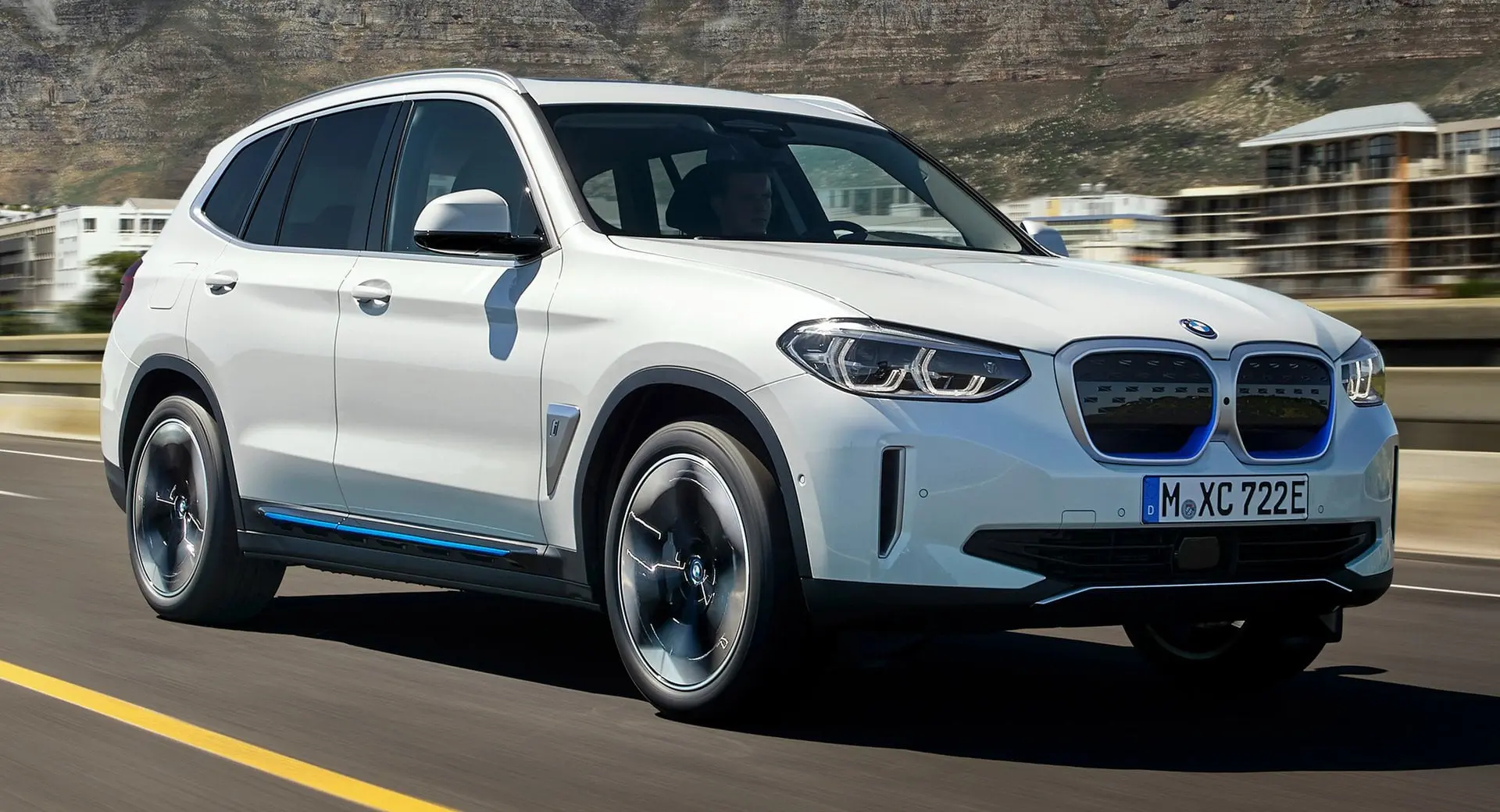 BMW  IX3 Impressive 4