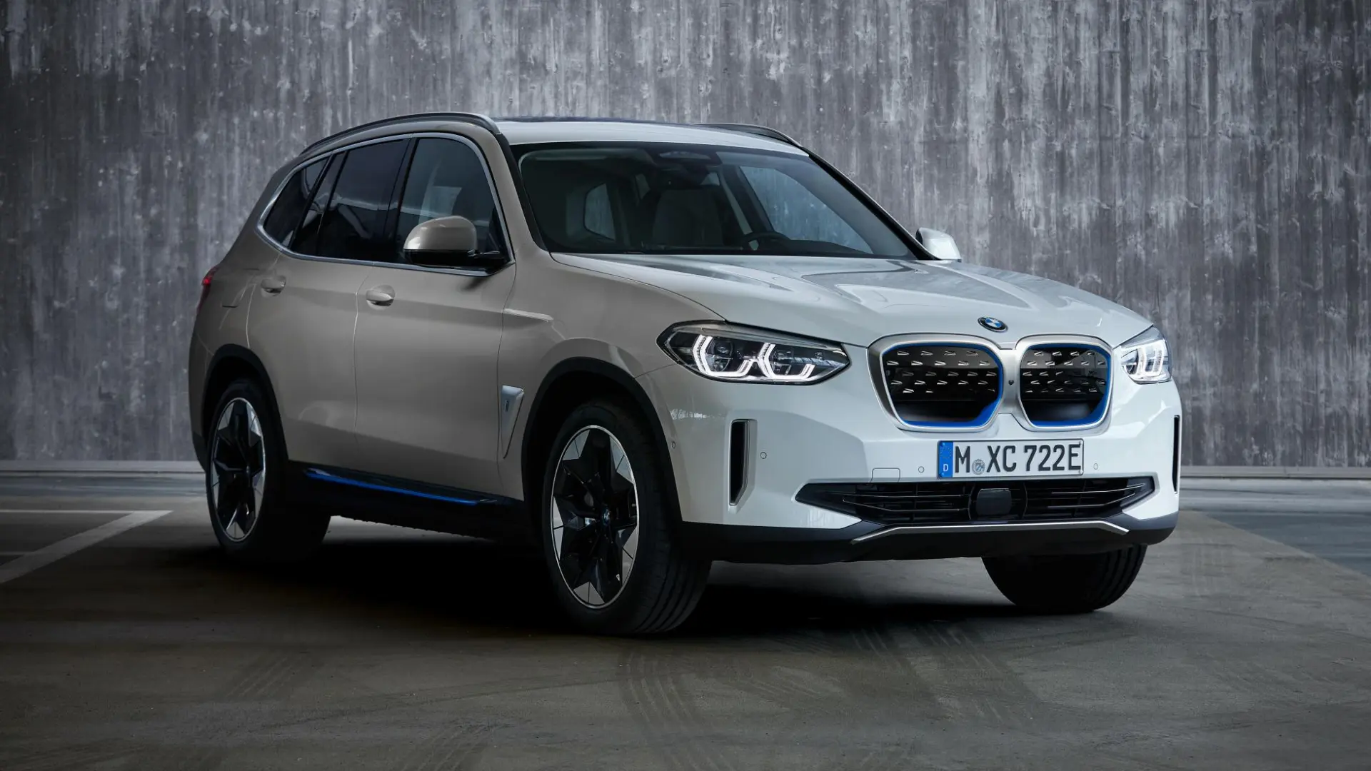 BMW  IX3 Impressive eDrive20 2