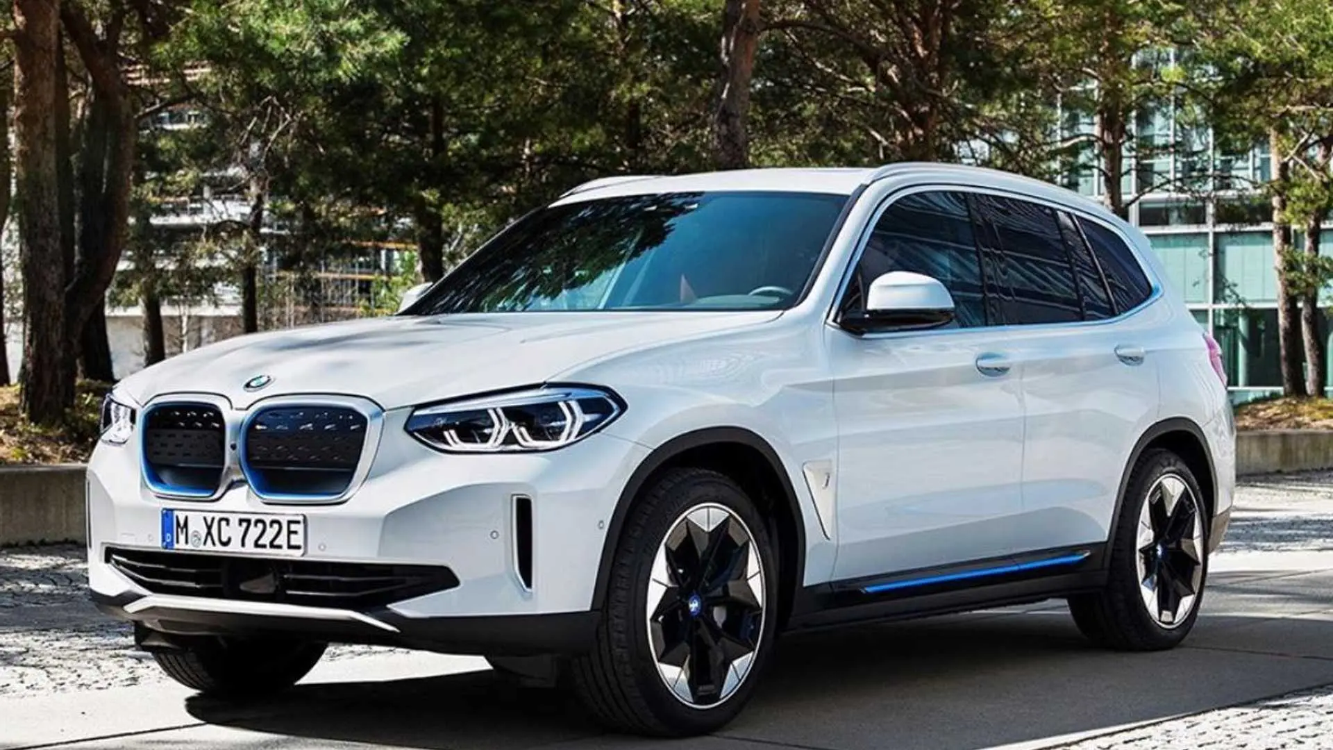 BMW  IX3 Impressive eDrive20 6