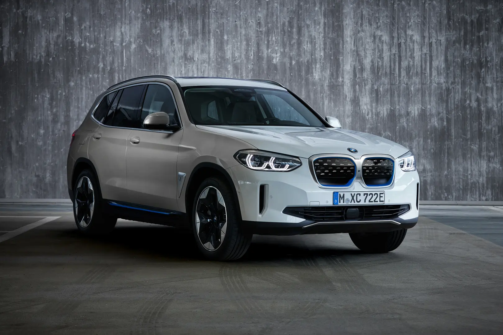 BMW  IX3 Impressive eDrive30 3