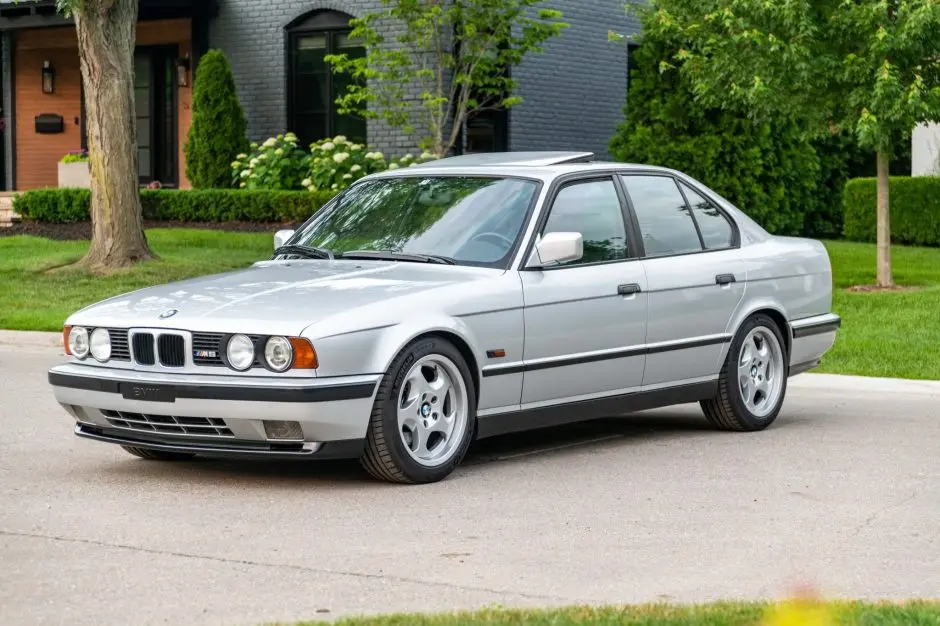 BMW M Serisi M Serisi M5 Standart 3