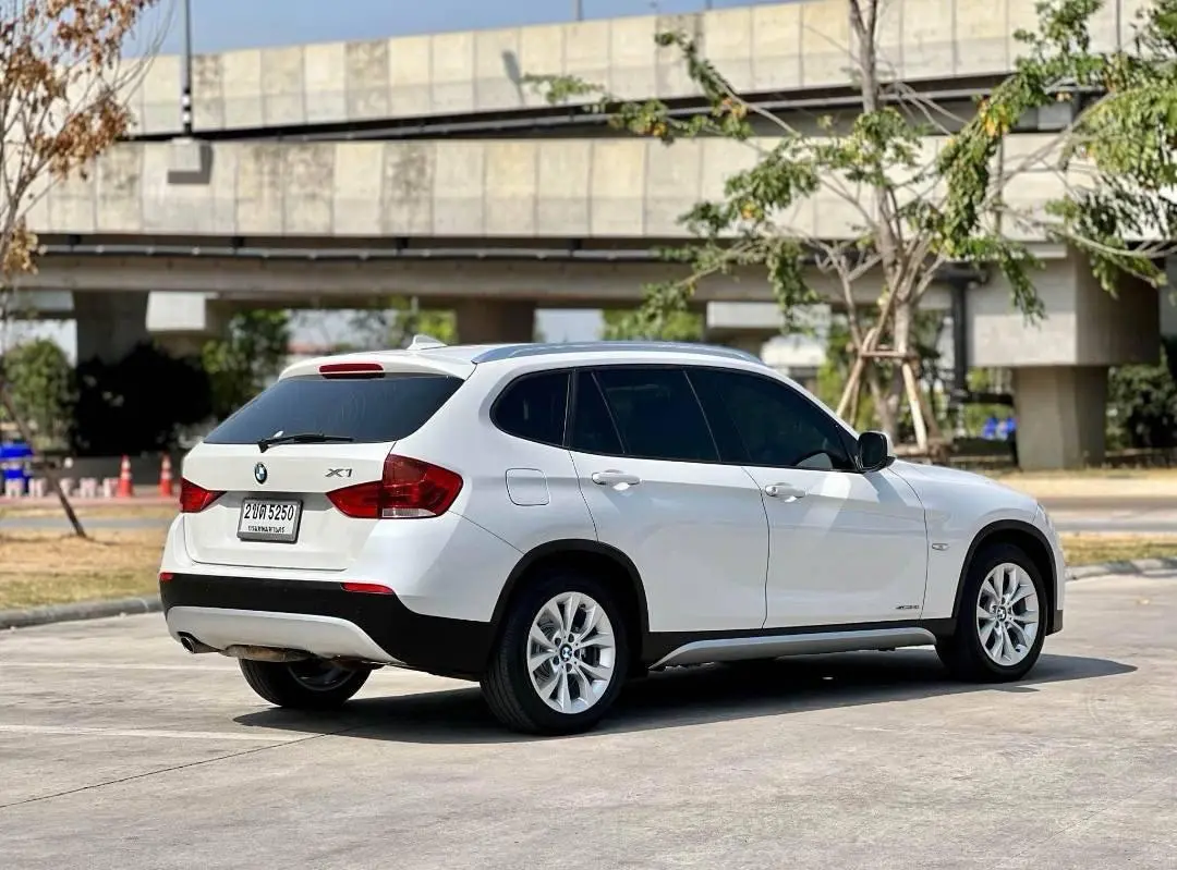 BMW X1 X1 2.0i sDrive Standart 4