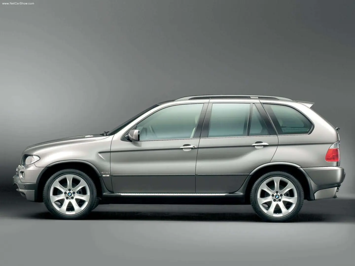 BMW X5 X5 4.8is Standart 1