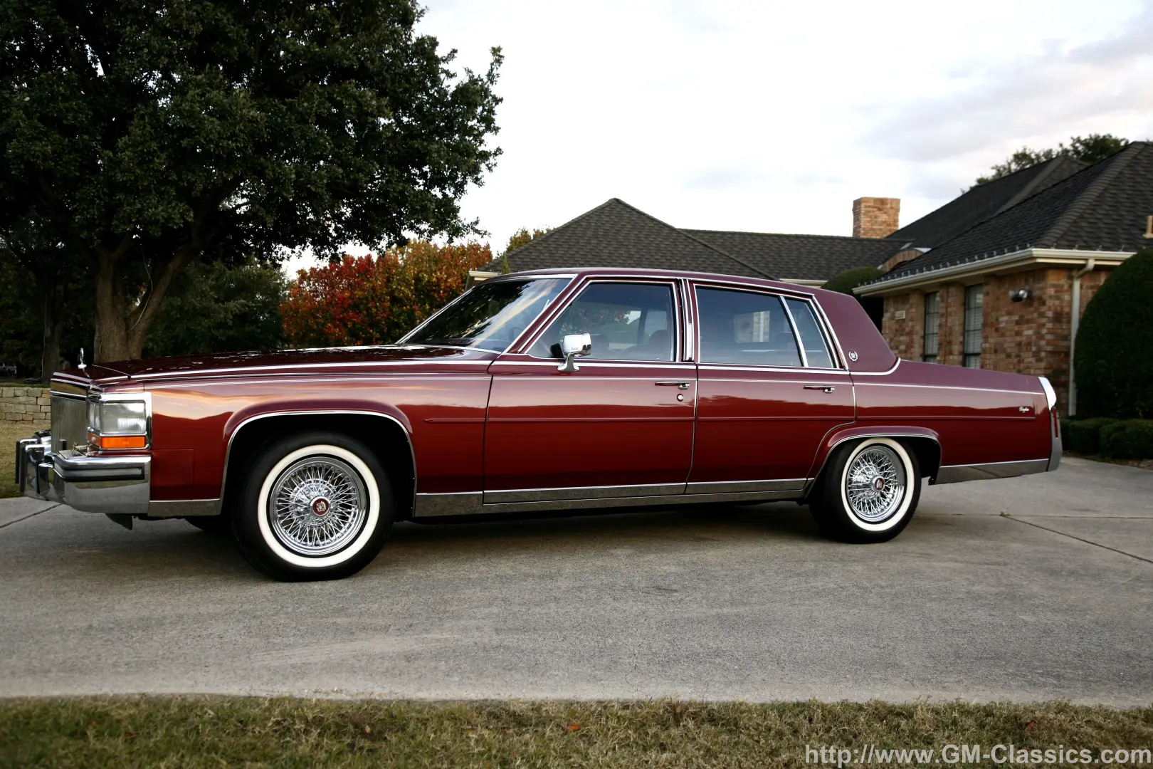 Cadillac Brougham Brougham 5.0 STD 0