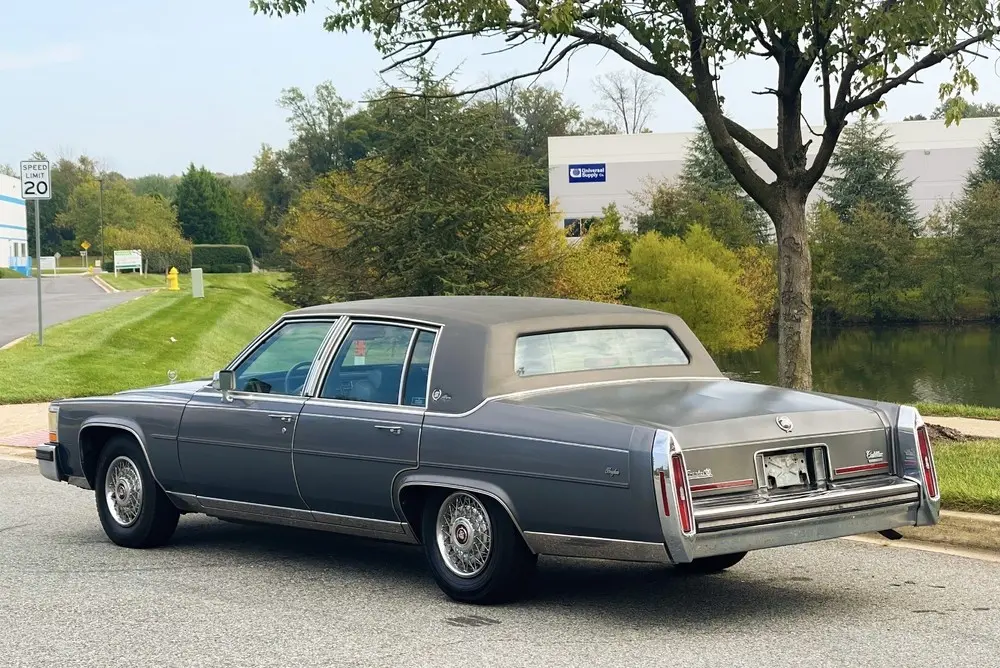 Cadillac Brougham Brougham 5.0 STD 3