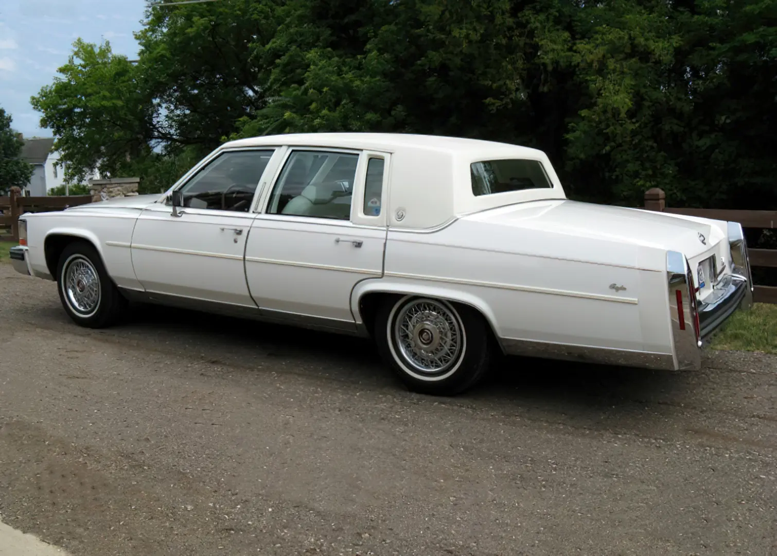 Cadillac Brougham Brougham 5.0 STD 2