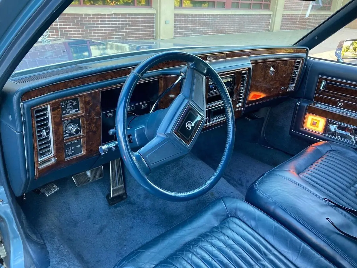 Cadillac Brougham Brougham 5.7 STD 5