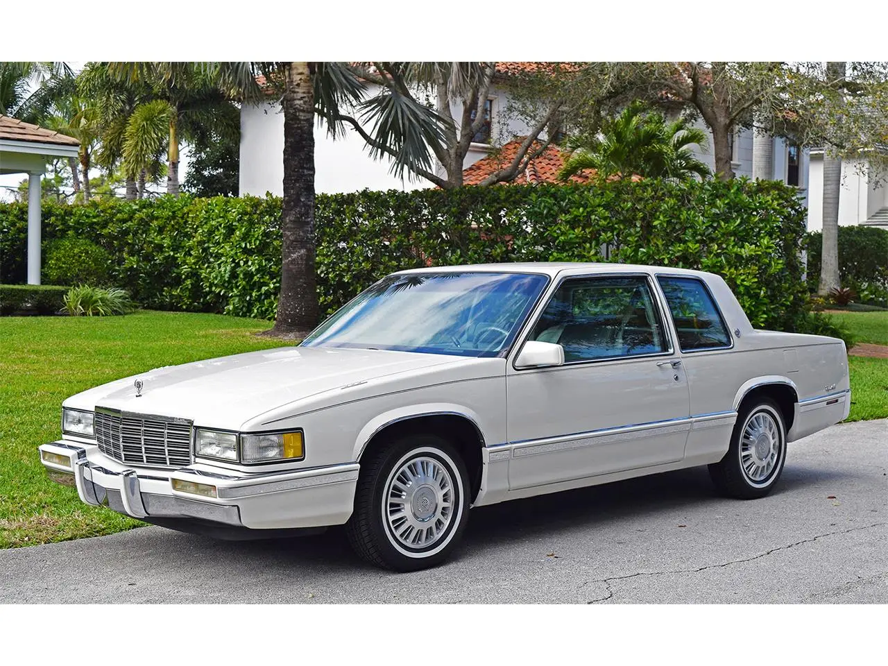 Cadillac  Deville 4.9 STD 0