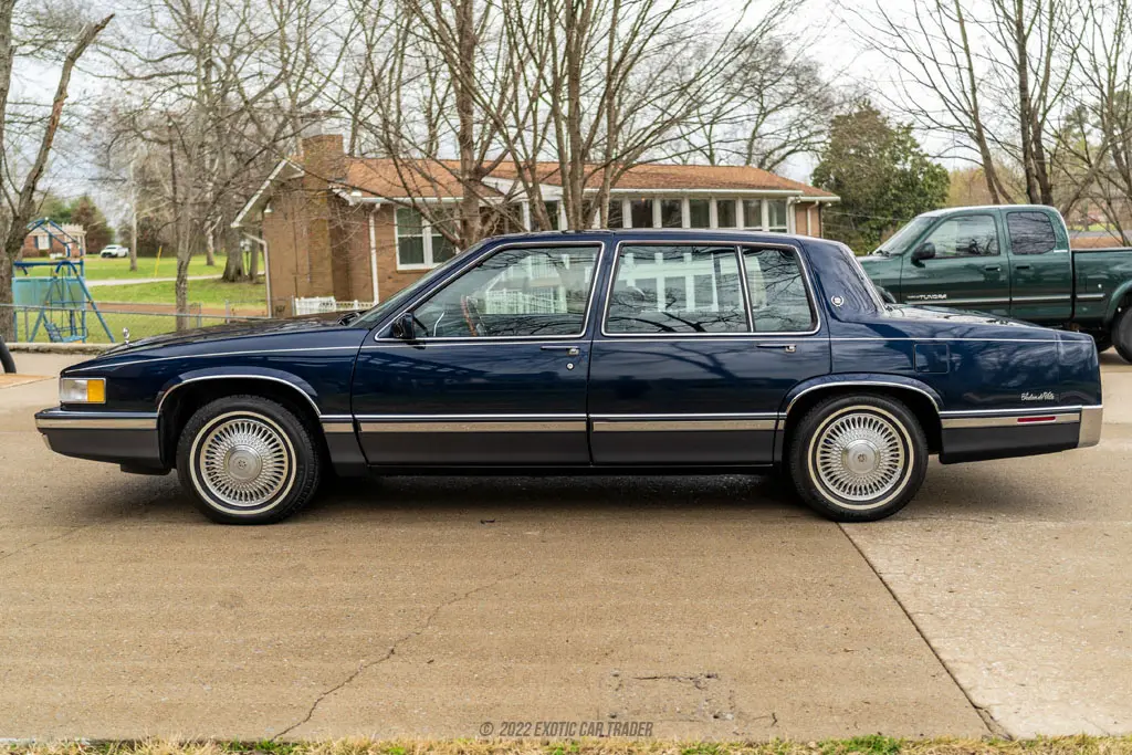 Cadillac  Deville 4.9 STD 5