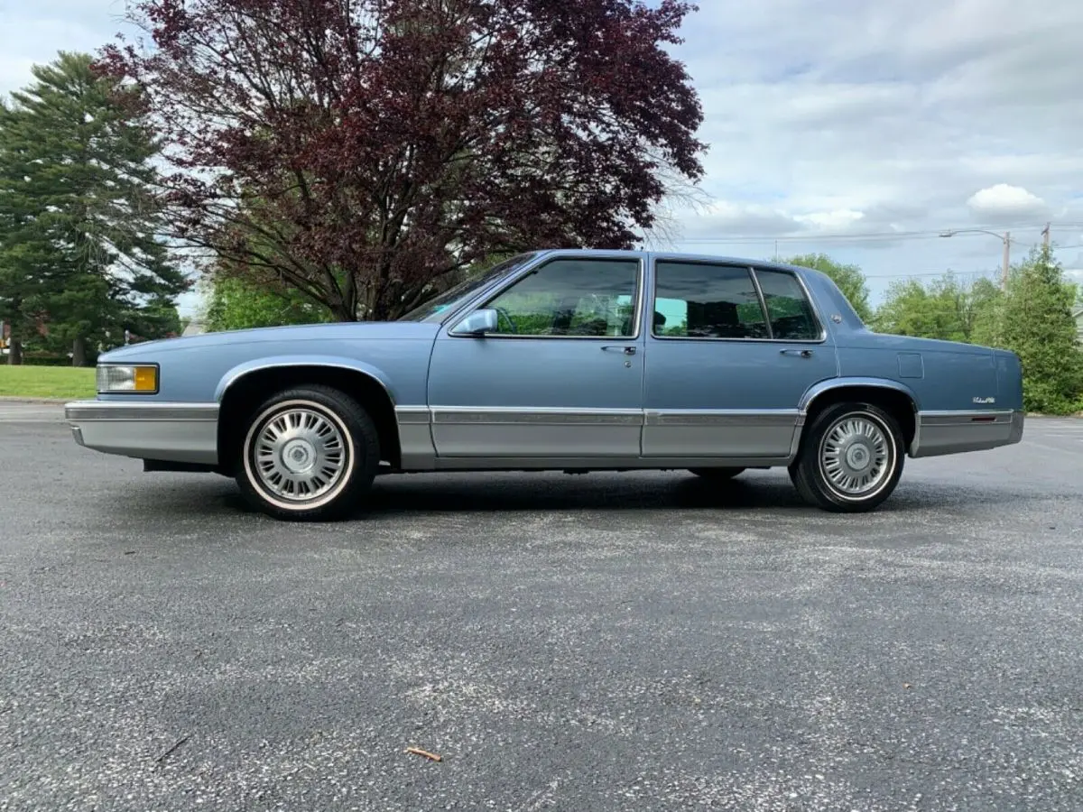 Cadillac  Deville 4.9 STD 0