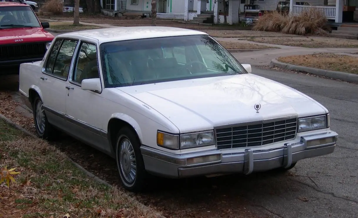 Cadillac  Deville 4.9 STD 5