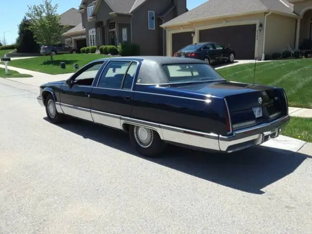 Cadillac Fleetwood Fleetwood 5.7 STD 2
